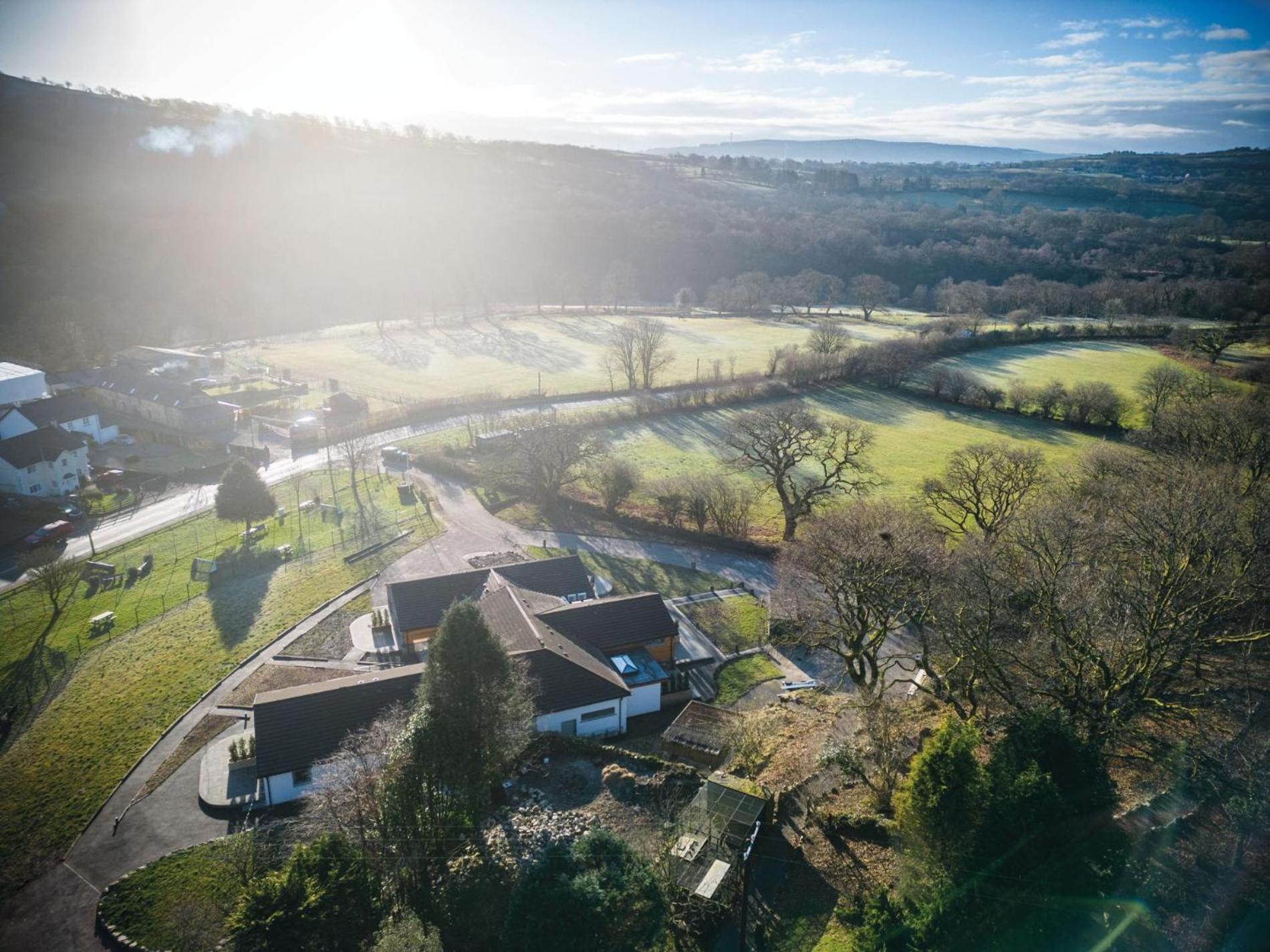 Suite 1 - Sleeping Giant Hotel - Pen Y Cae Inn Brecon Exteriör bild