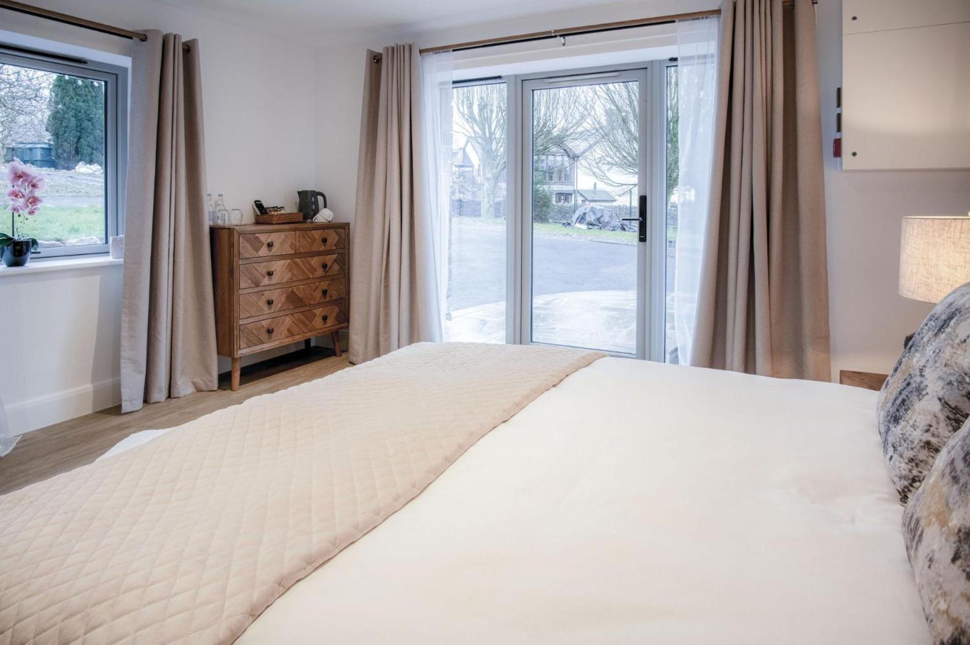 Suite 1 - Sleeping Giant Hotel - Pen Y Cae Inn Brecon Exteriör bild